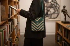 حقيبة كتف متعددة الألوان بنقشة زيجزاج